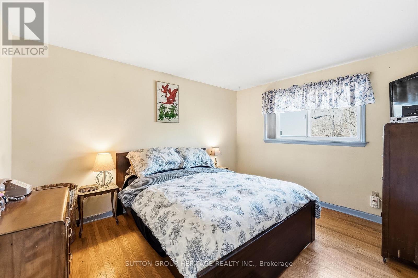 35 ALBERY CRESCENT - 13