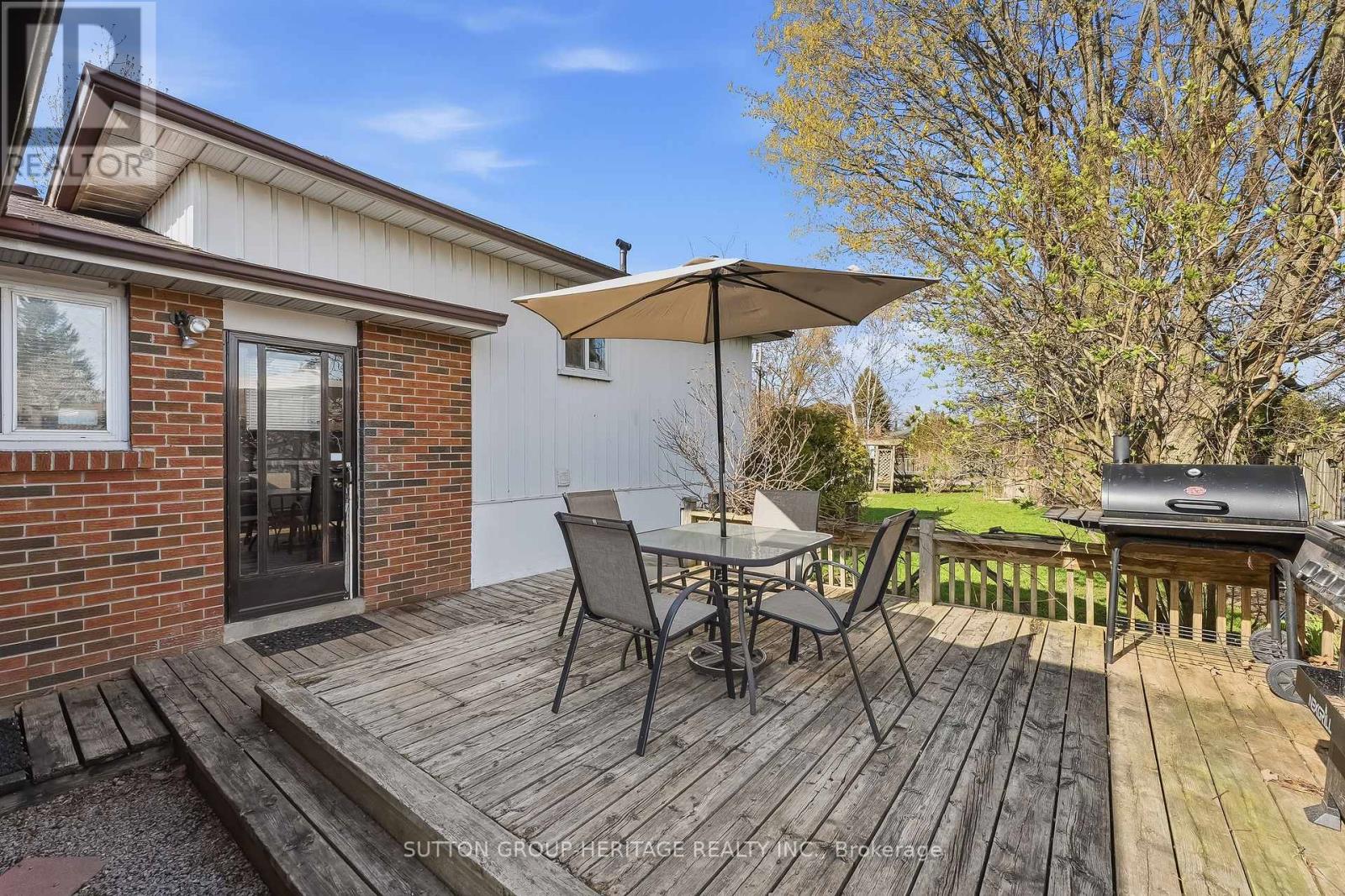 35 ALBERY CRESCENT - 25