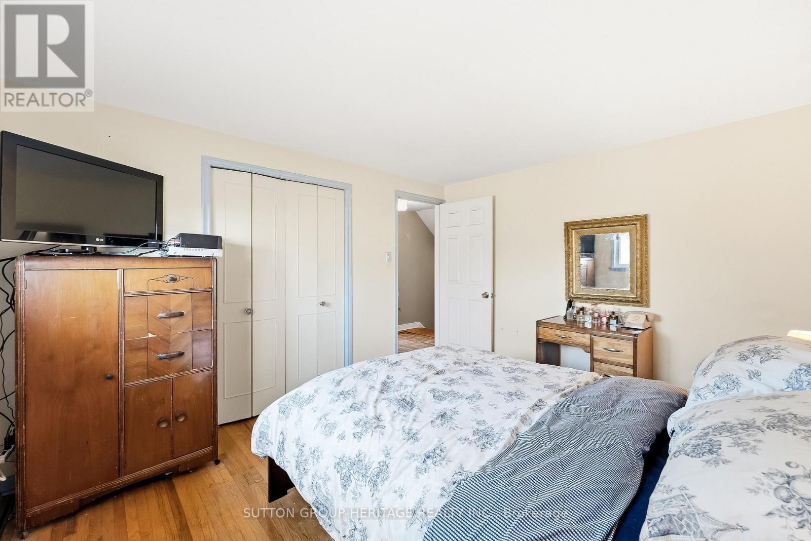 35 ALBERY CRESCENT - 14