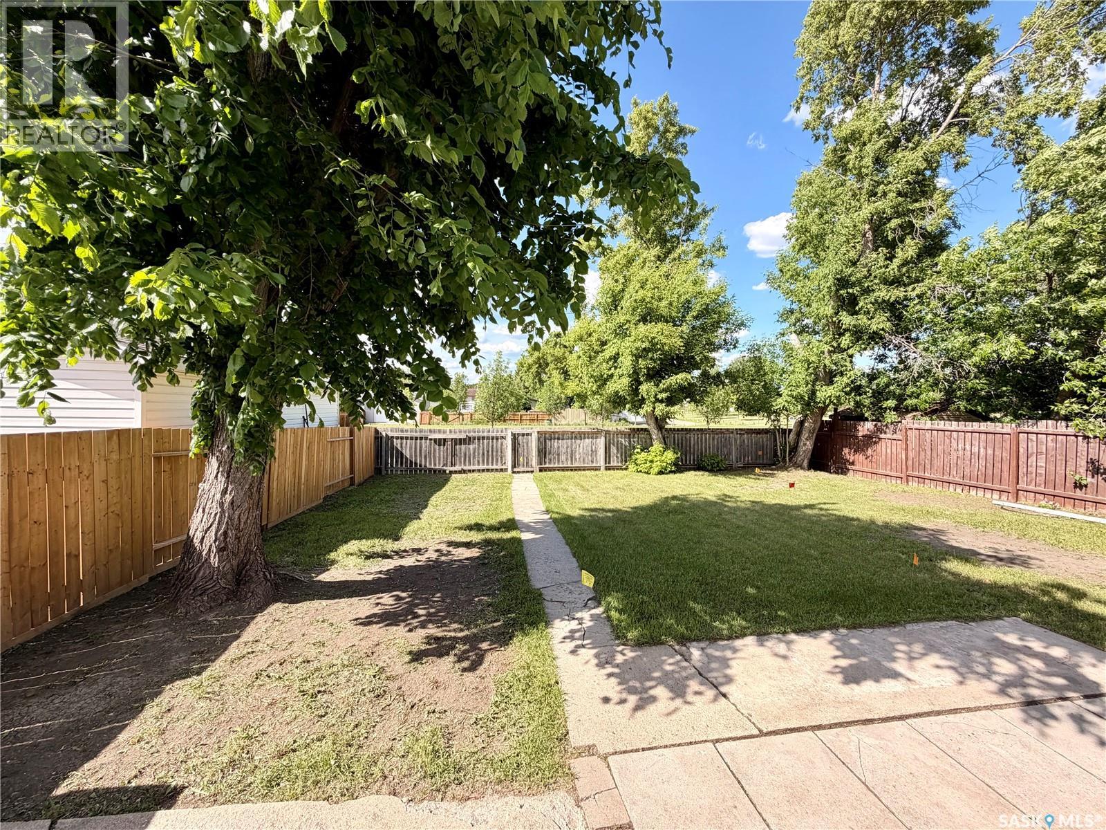 214 Fisher CRESCENT - 3