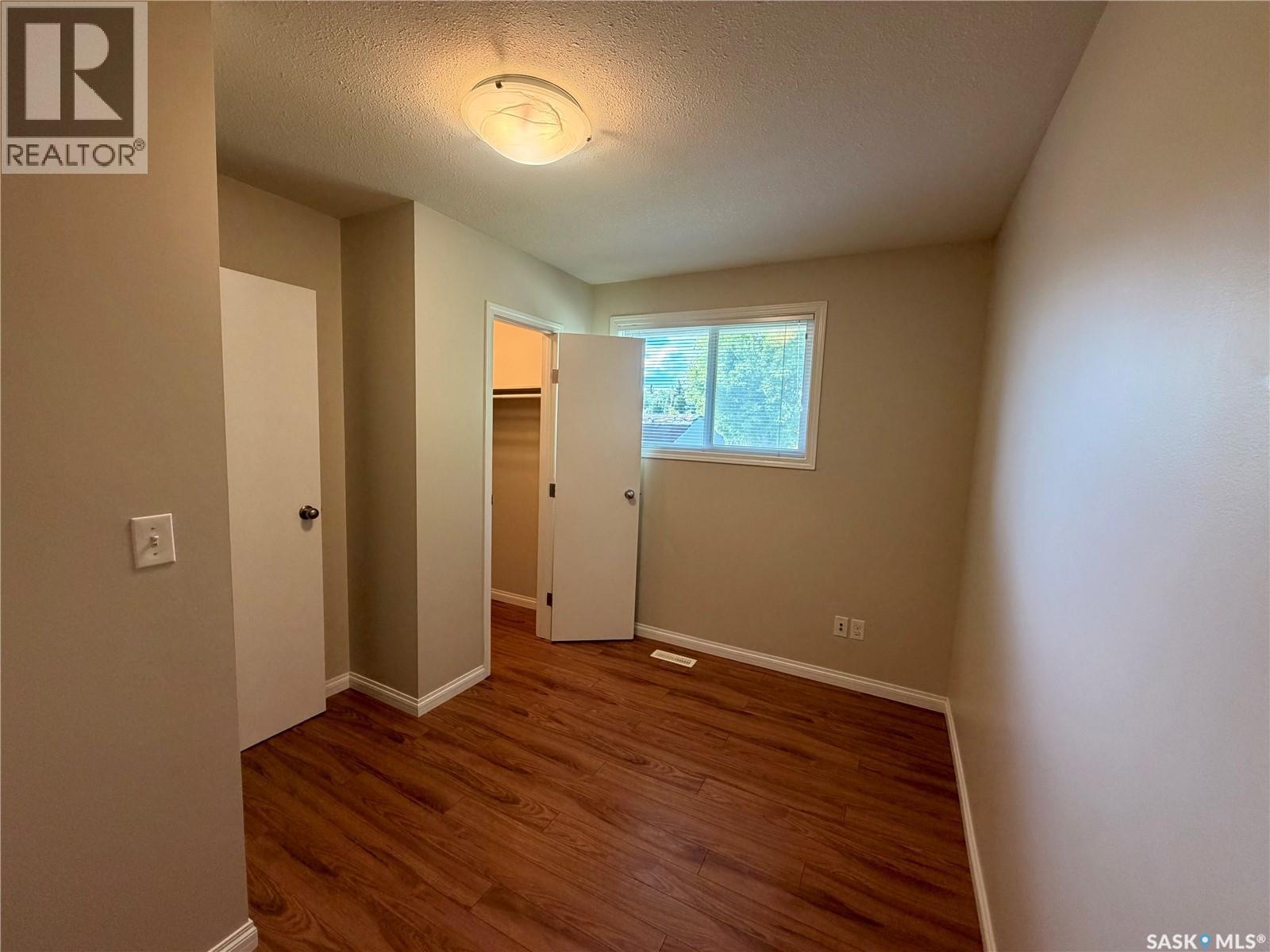 214 Fisher CRESCENT - 11