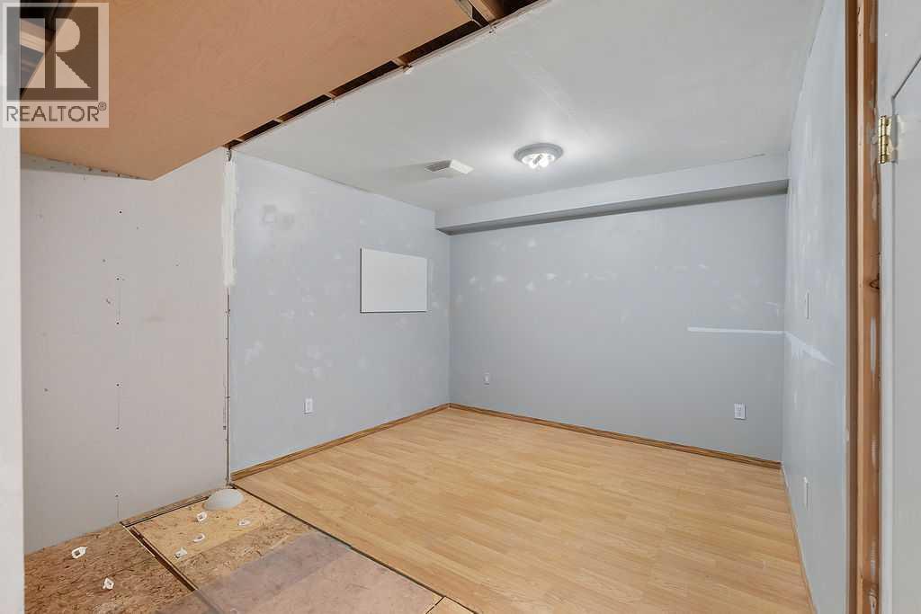 108 Everstone Rise SW - 29
