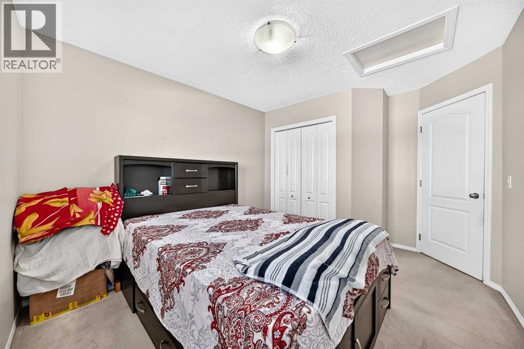 18 Taralake Gardens NE - 19