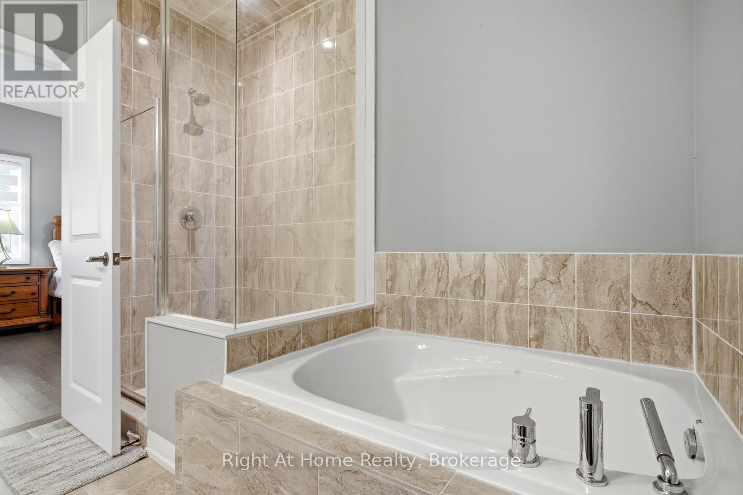 46 HOLTBY COURT E - 13