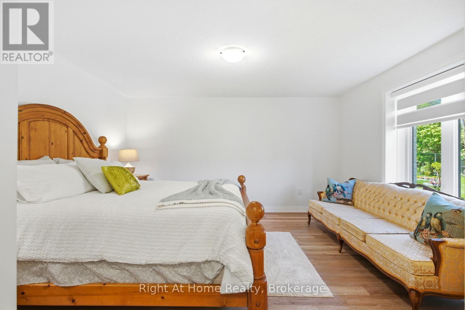 46 HOLTBY COURT E - 21