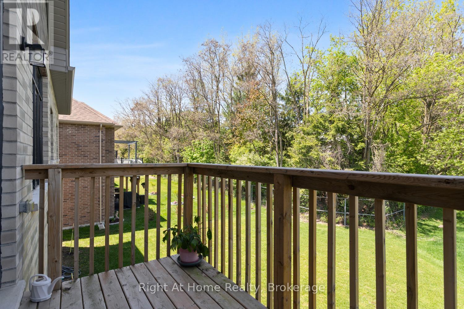 46 HOLTBY COURT E - 23