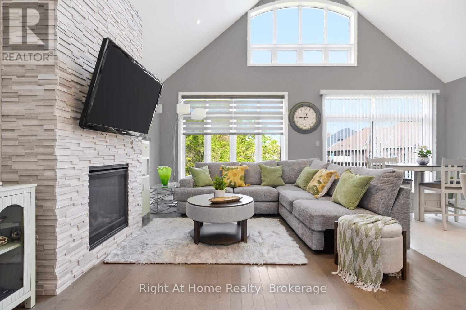 46 HOLTBY COURT E - 6