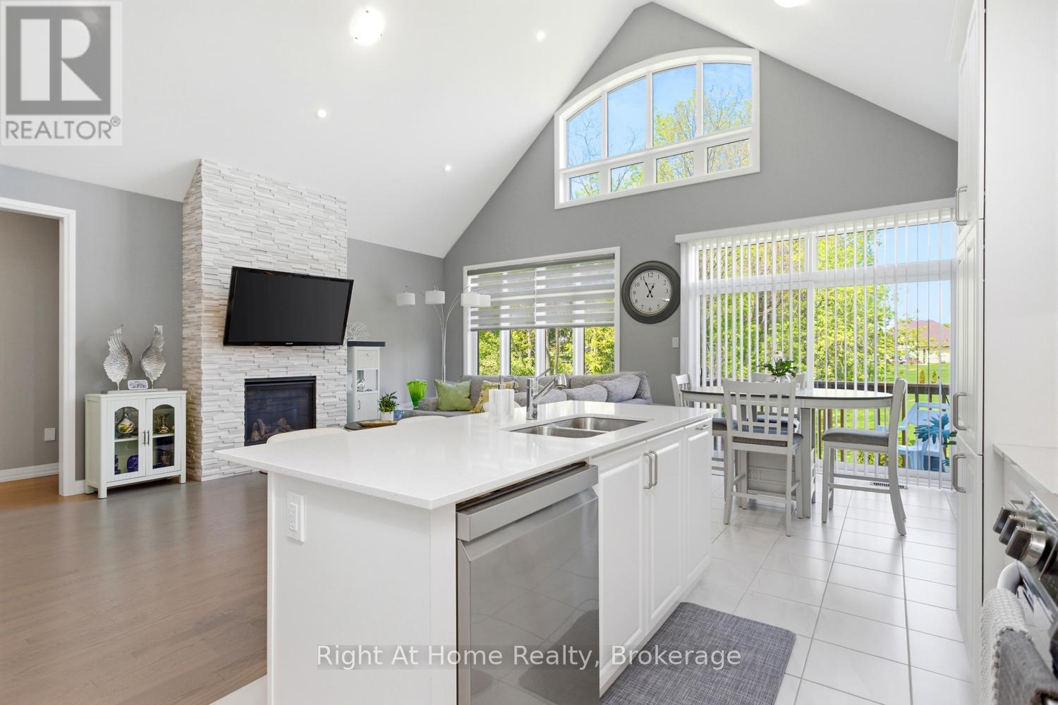 46 HOLTBY COURT E - 8