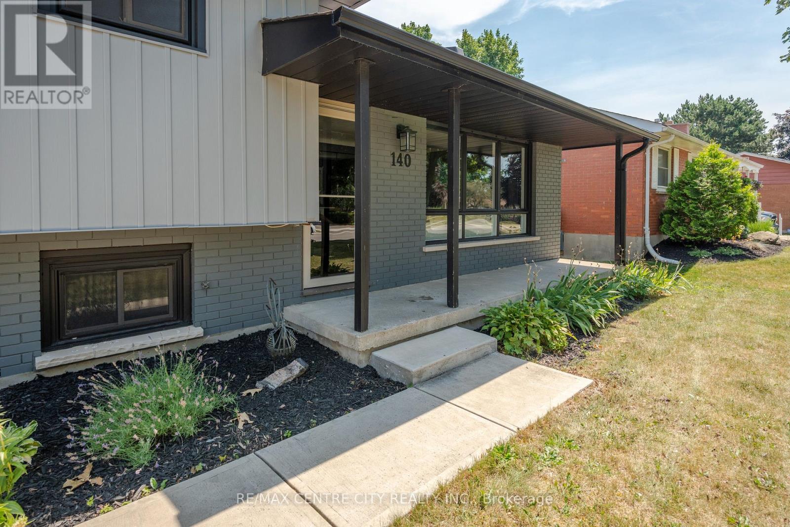 140 OAKWOOD PLACE - 2