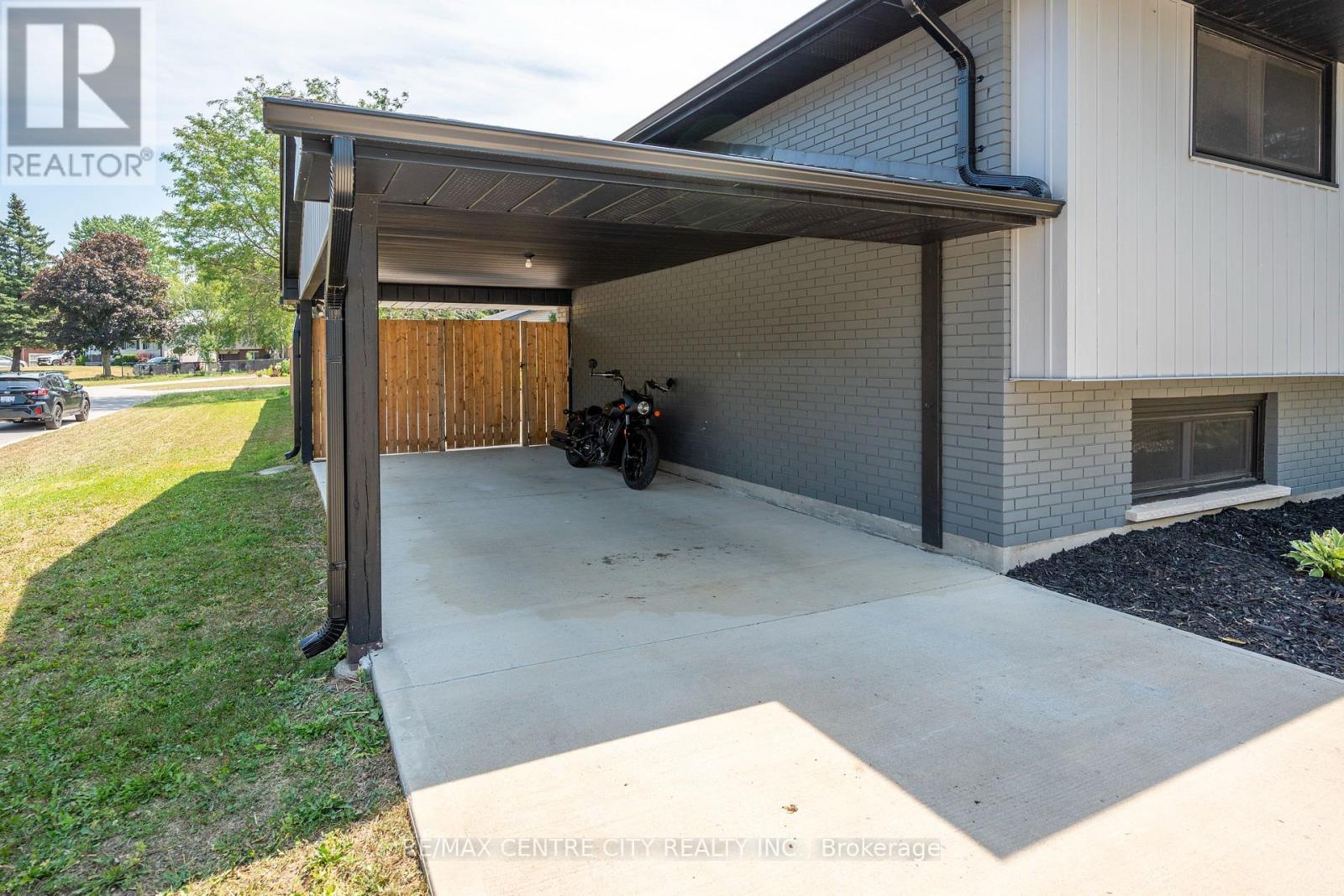 140 OAKWOOD PLACE - 3