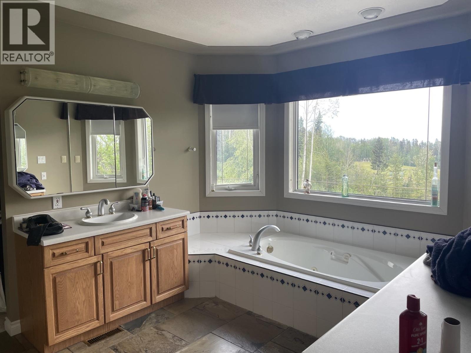 5524 MINNAKER CRESCENT - 29