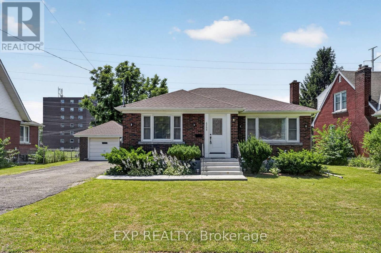 6268 CORWIN CRESCENT - 1