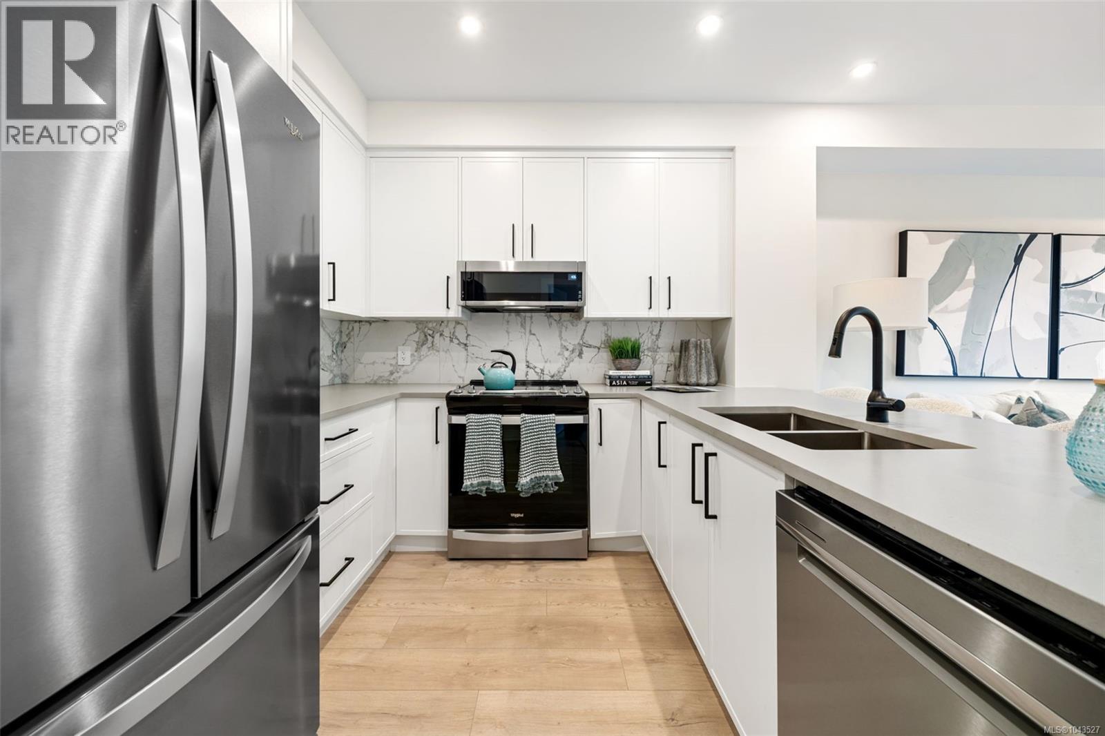 #209 1371 Goldstream Ave - 5