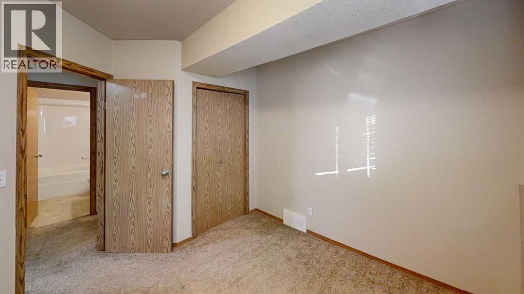 10120 104 Avenue - 17