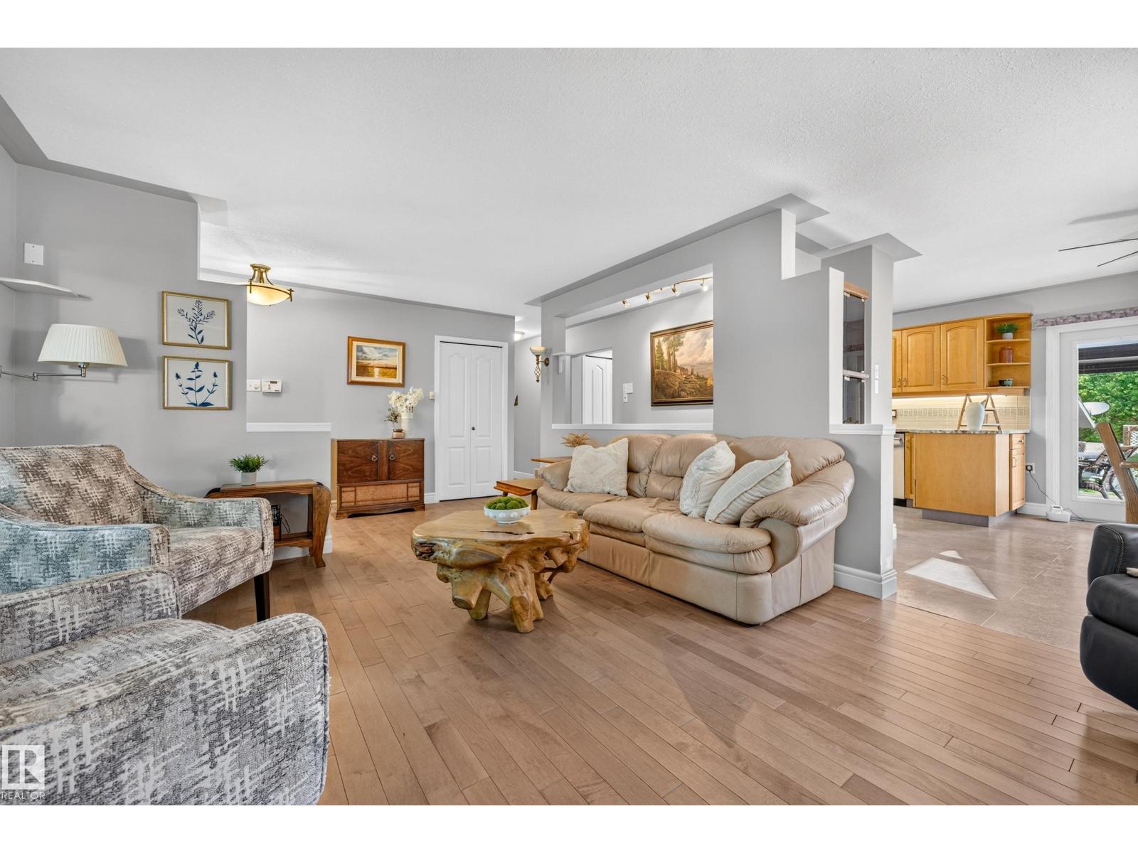 6716 101A AV NW NW - 23