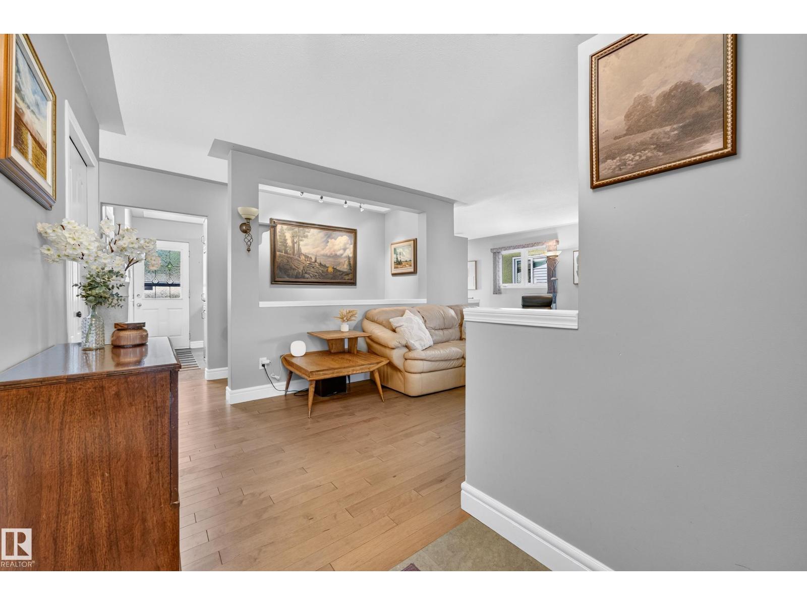 6716 101A AV NW NW - 20