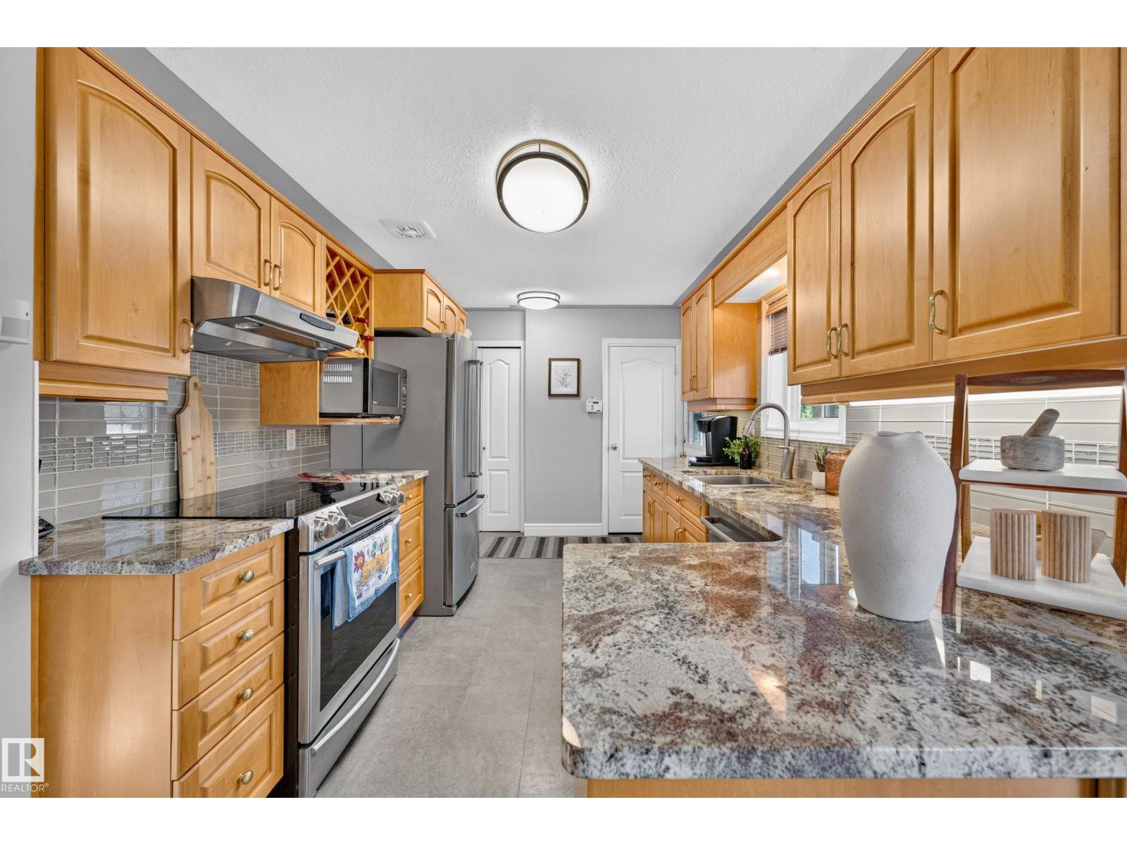 6716 101A AV NW NW - 29