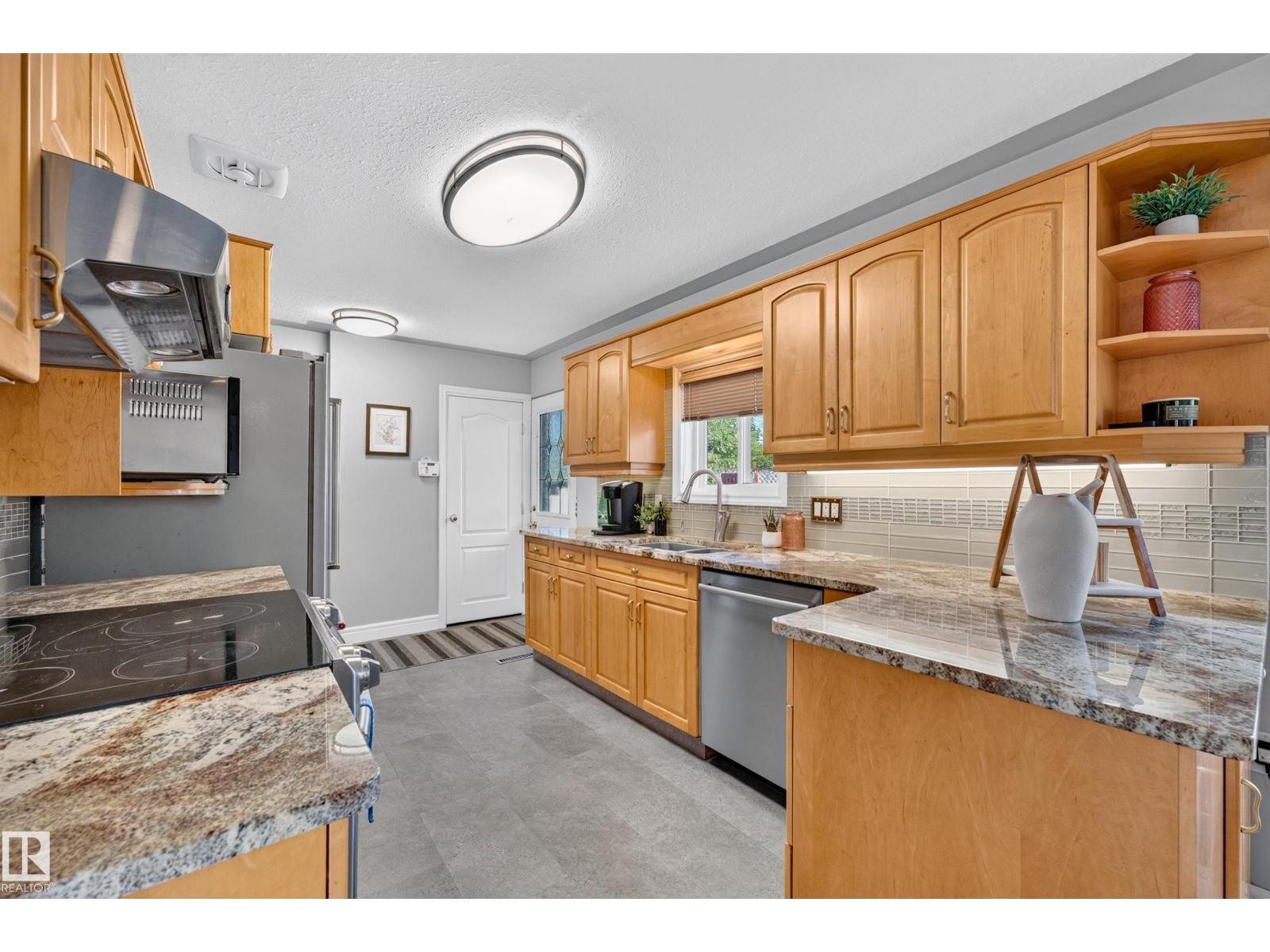 6716 101A AV NW NW - 30