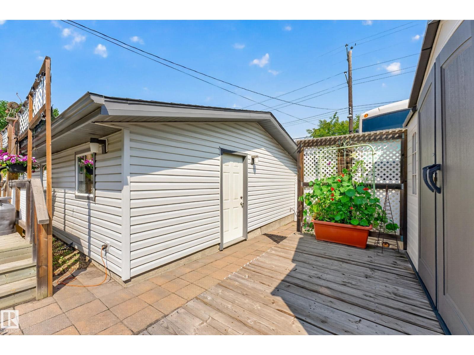 6716 101A AV NW NW - 14