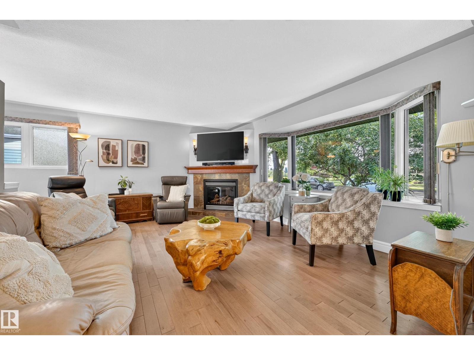 6716 101A AV NW NW - 21