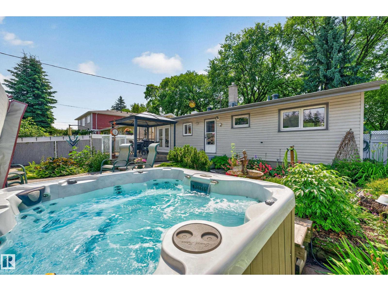 6716 101A AV NW NW - 17