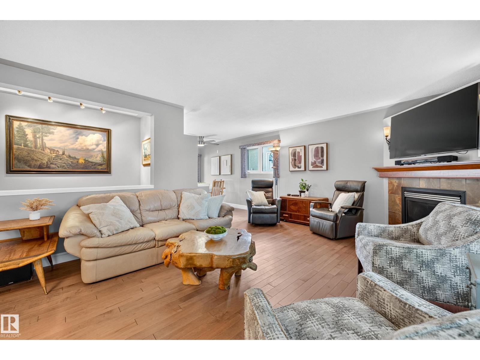 6716 101A AV NW NW - 22