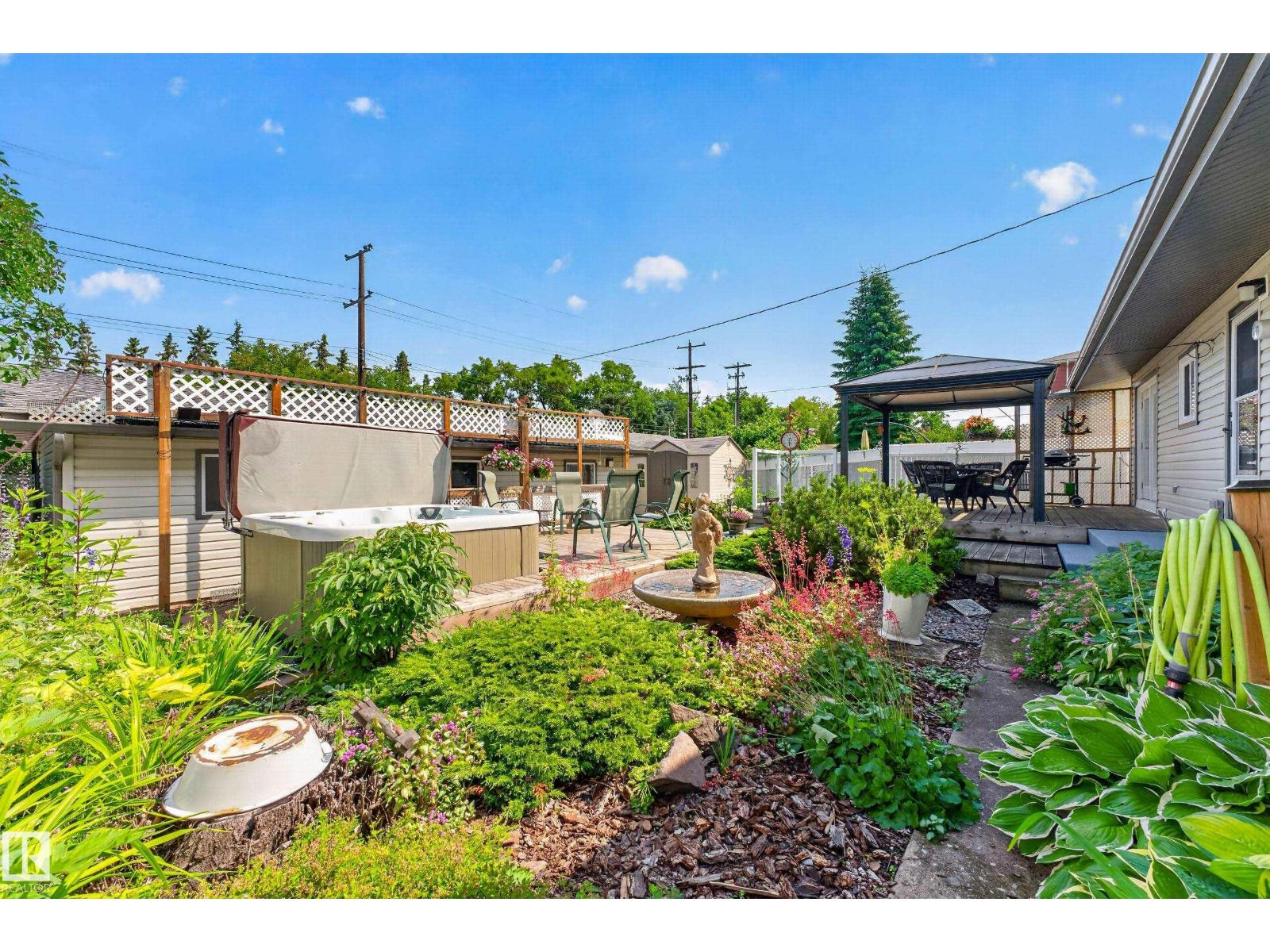 6716 101A AV NW NW - 18