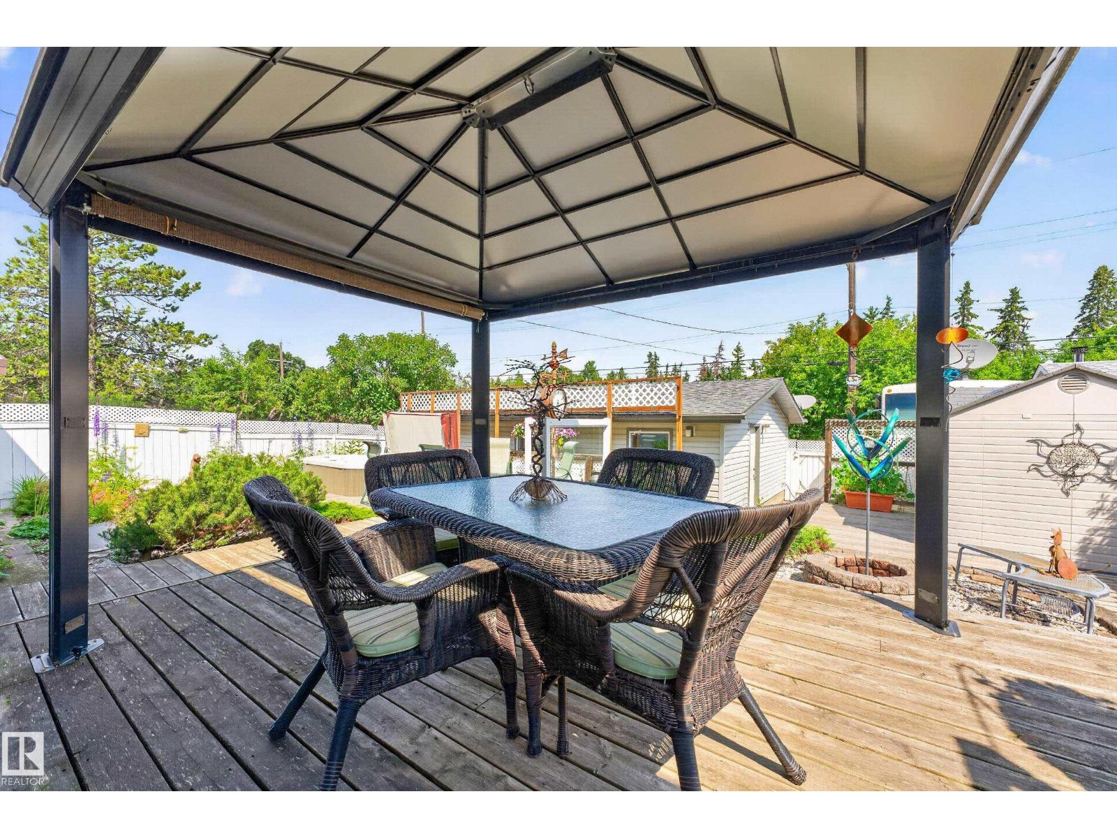 6716 101A AV NW NW - 10