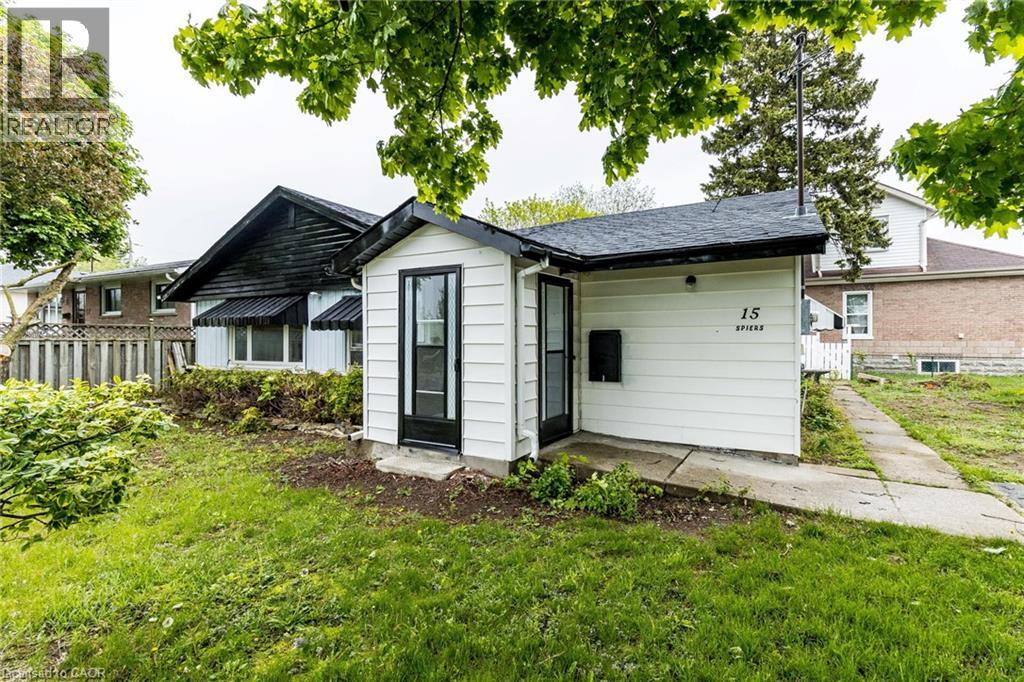 15 SPIERS Crescent — photo 3