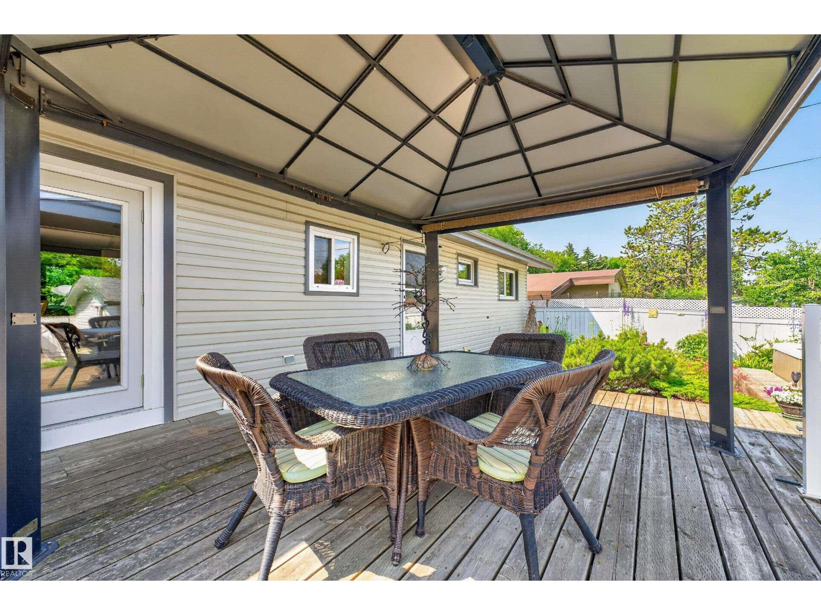 6716 101A AV NW NW - 11