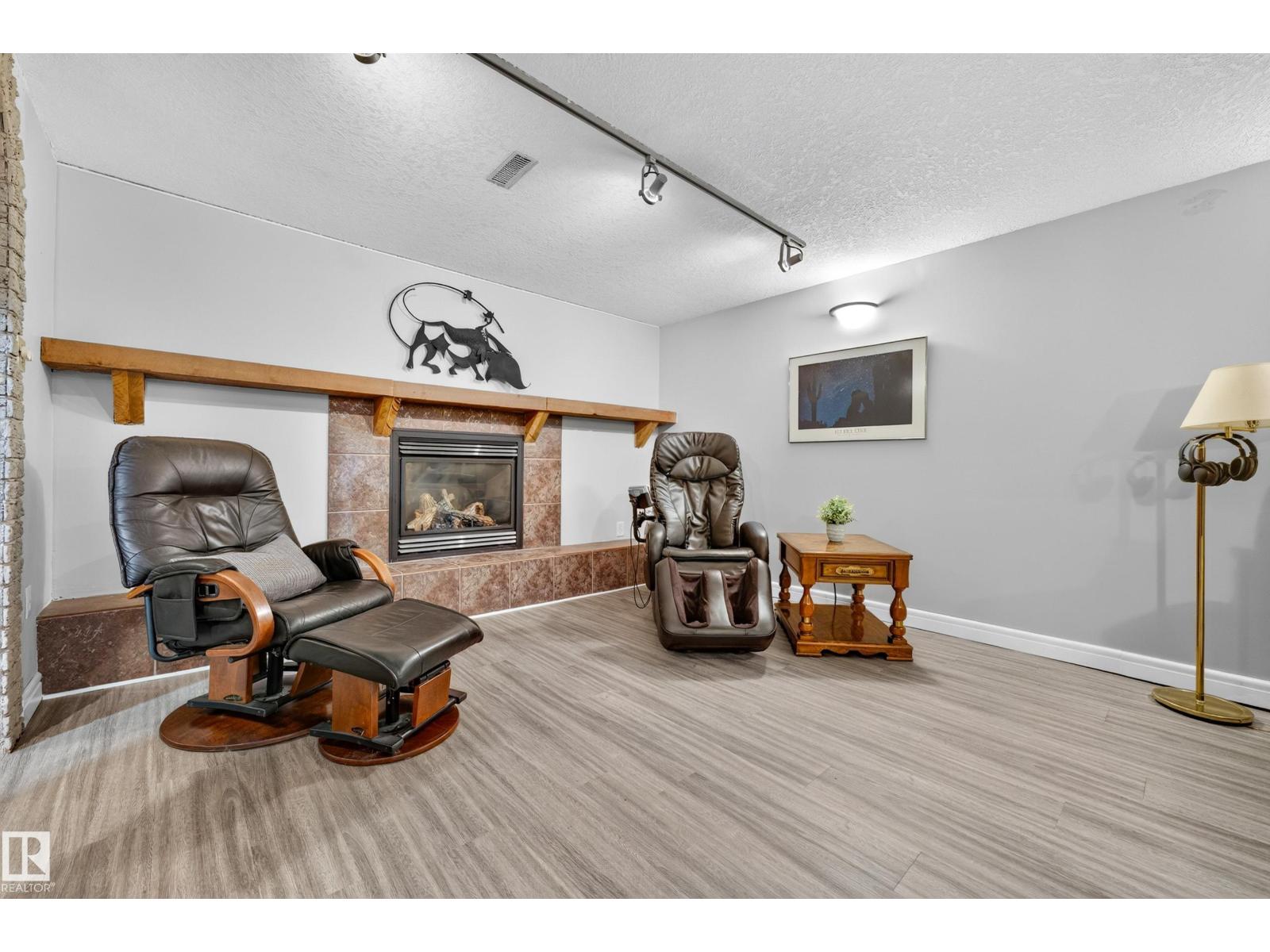 6716 101A AV NW NW - 48