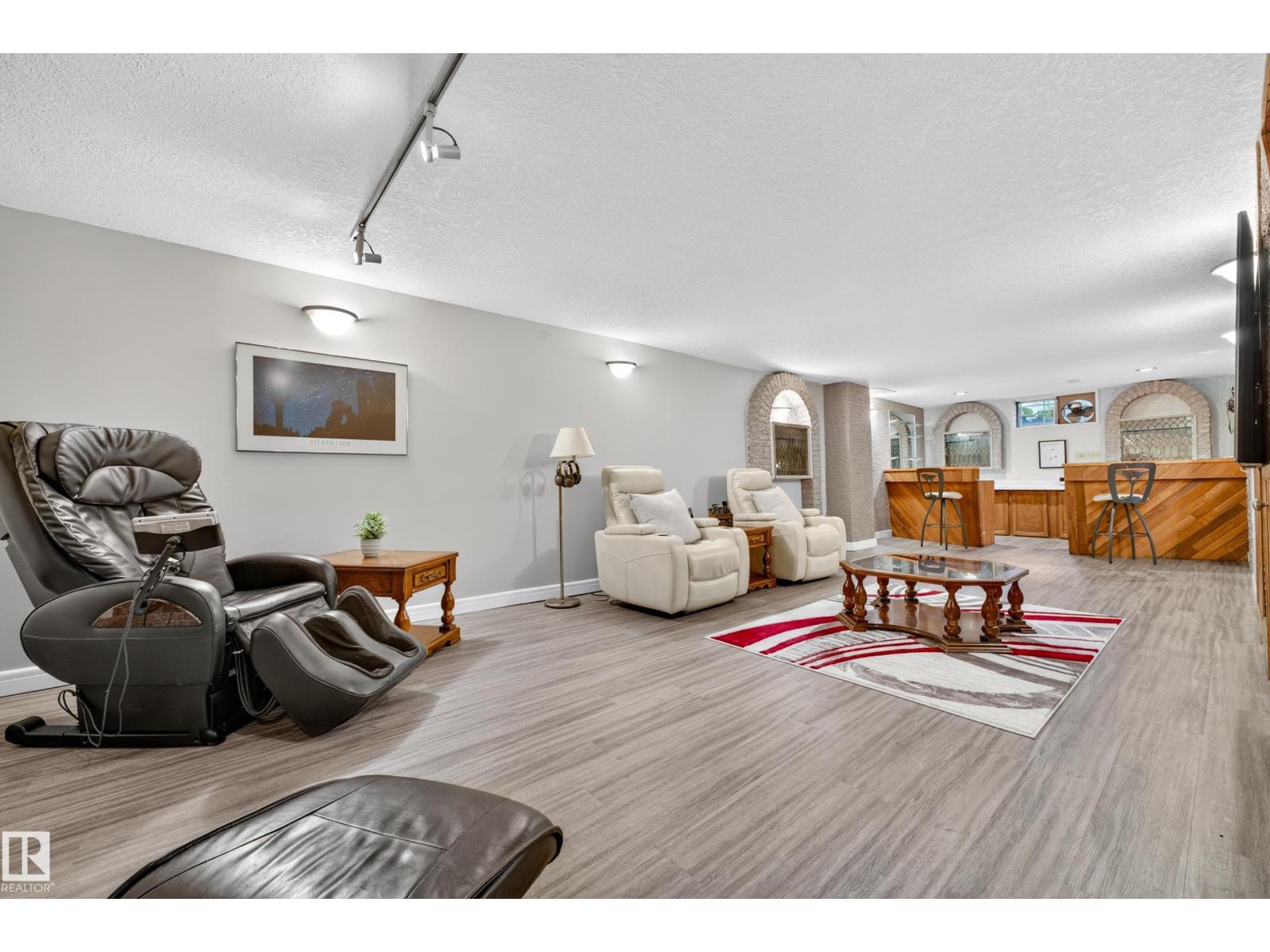 6716 101A AV NW NW - 45