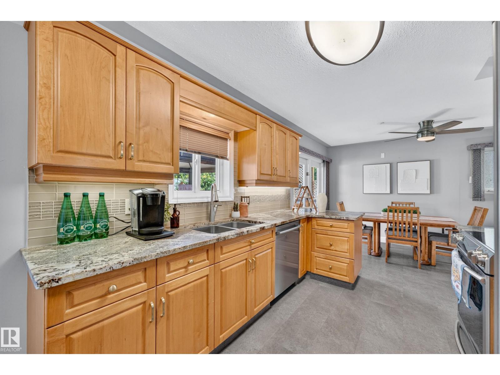 6716 101A AV NW NW - 32