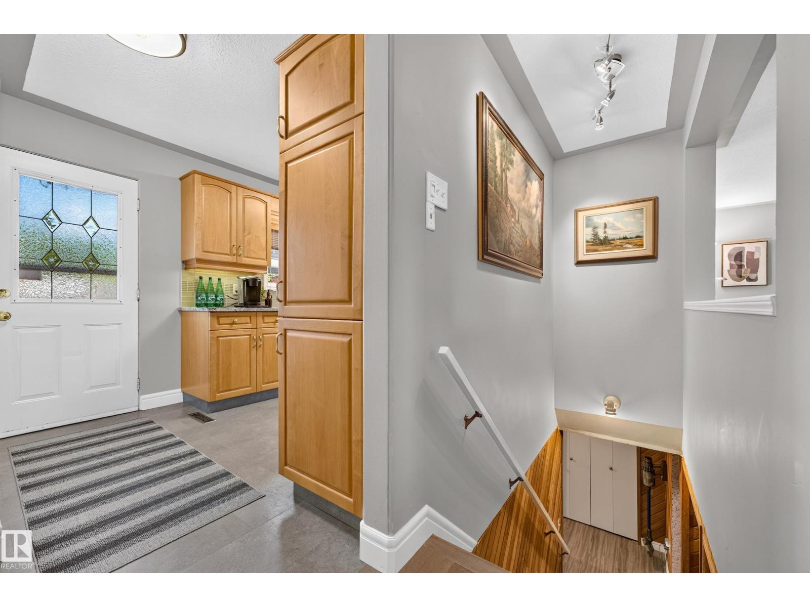 6716 101A AV NW NW - 35