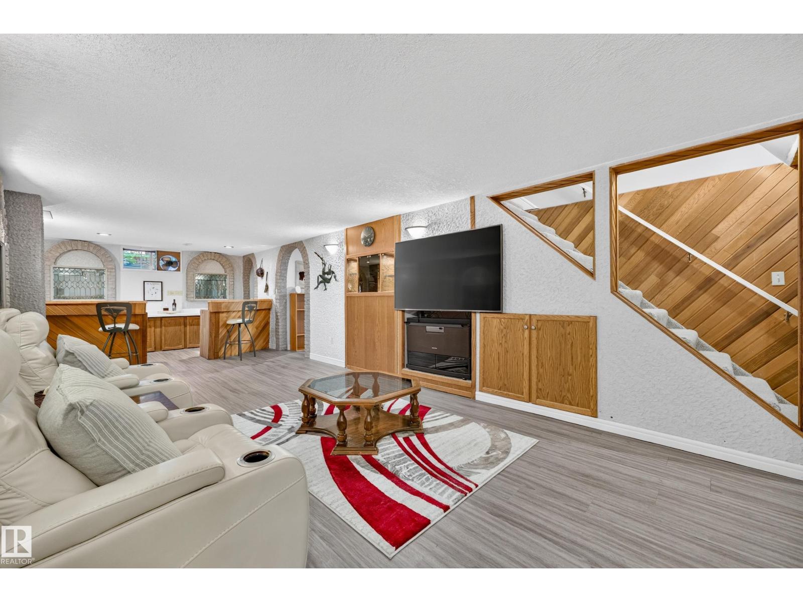 6716 101A AV NW NW - 46