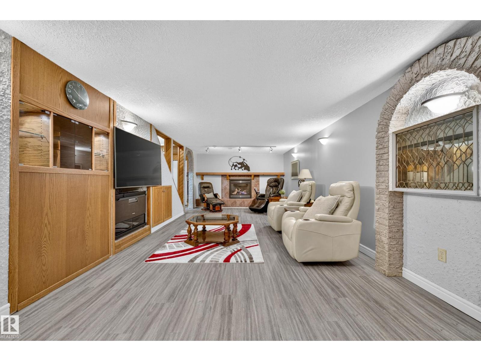 6716 101A AV NW NW - 51