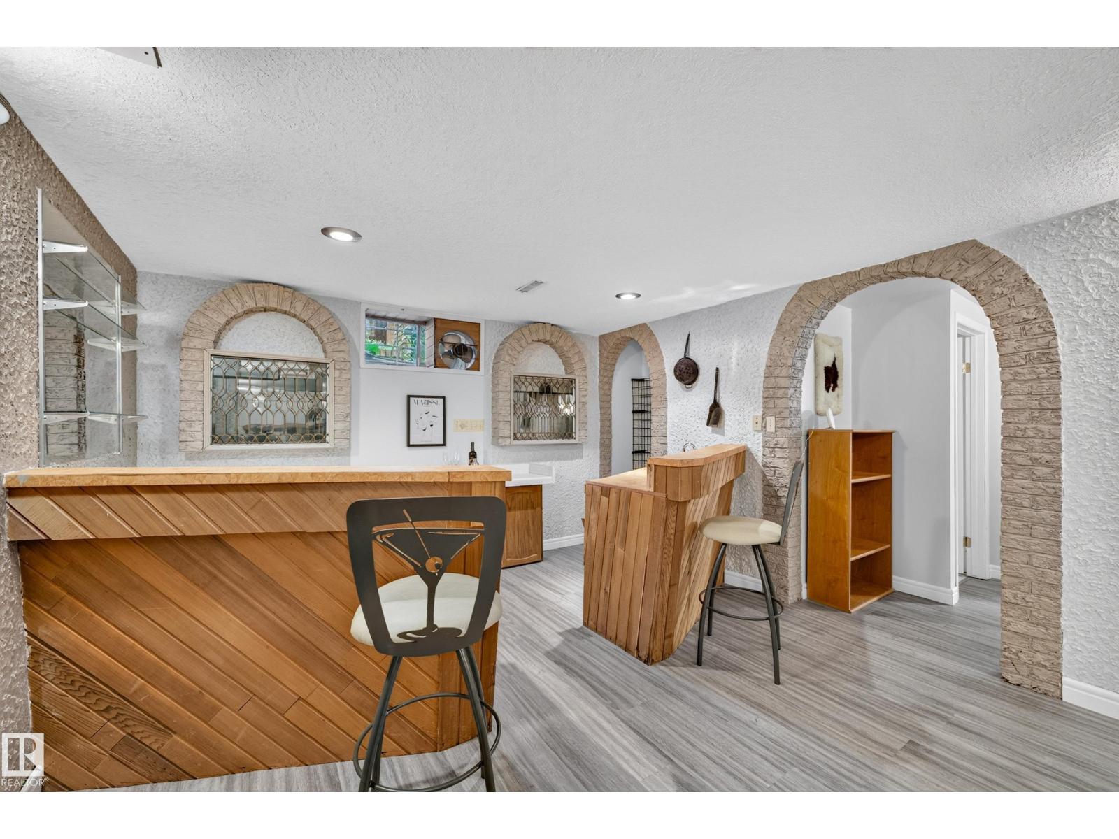6716 101A AV NW NW - 53