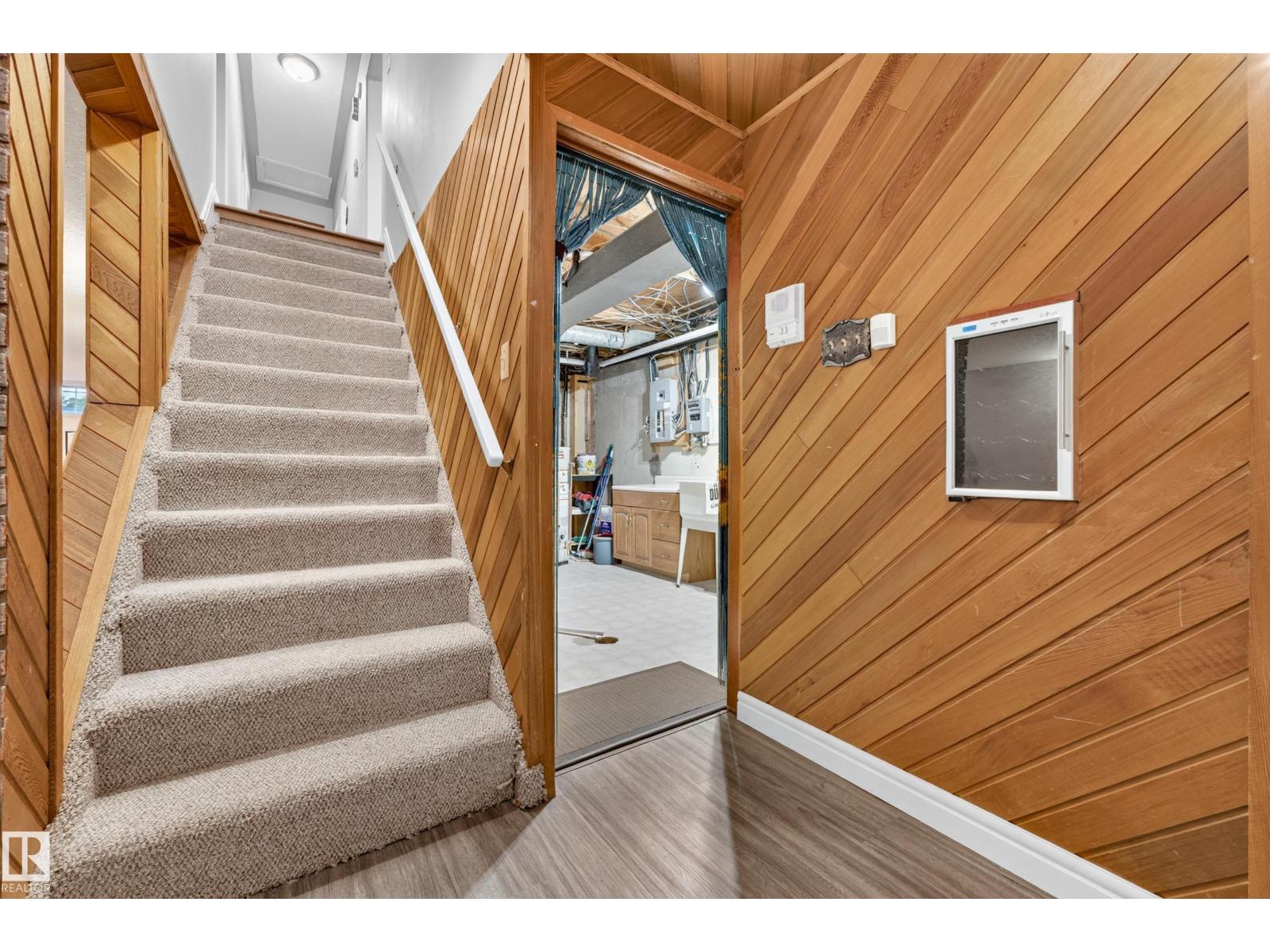 6716 101A AV NW NW - 44