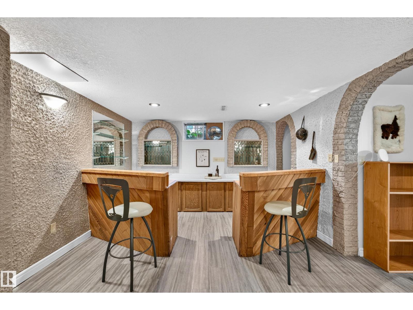 6716 101A AV NW NW - 52
