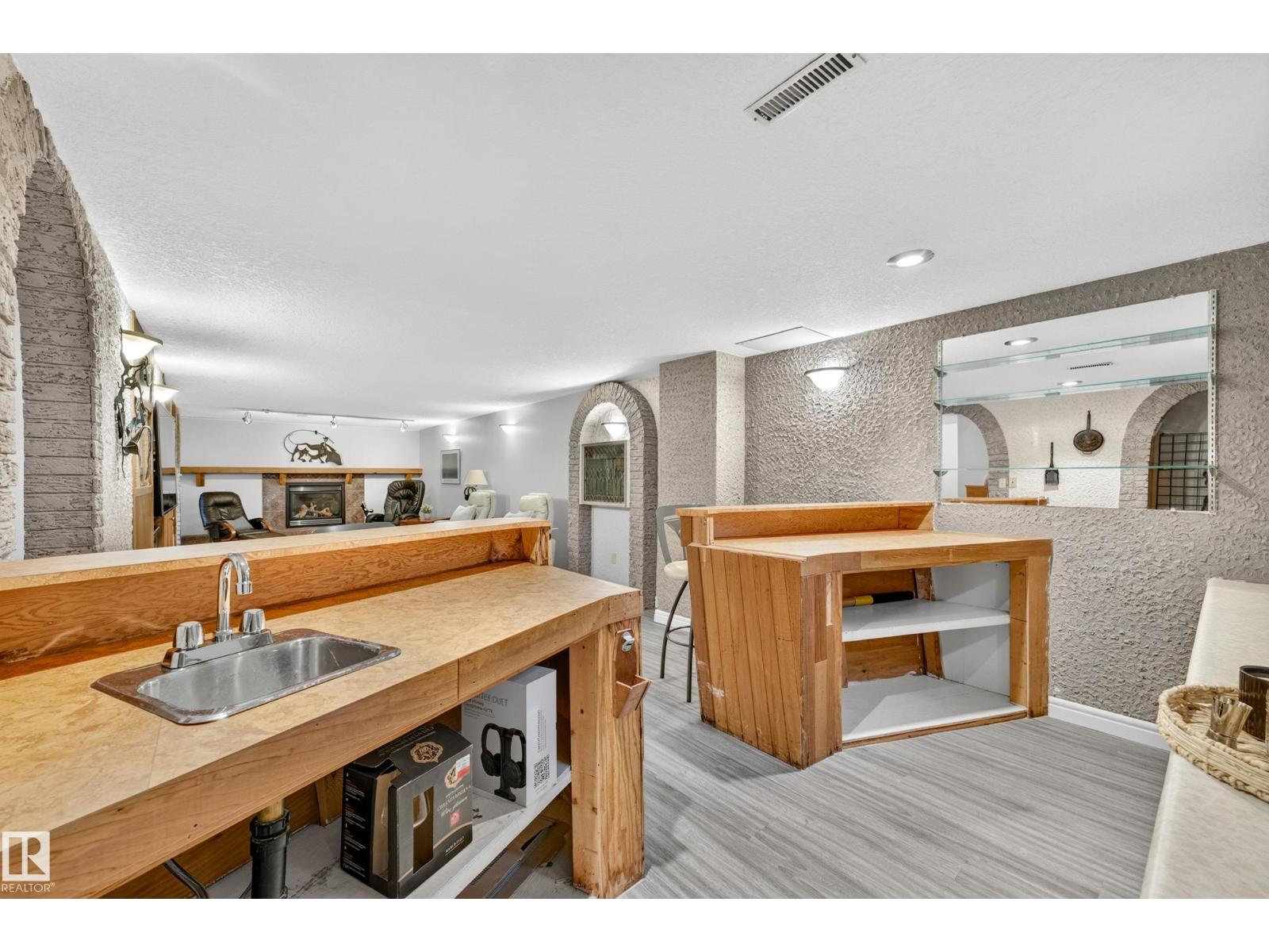 6716 101A AV NW NW - 54