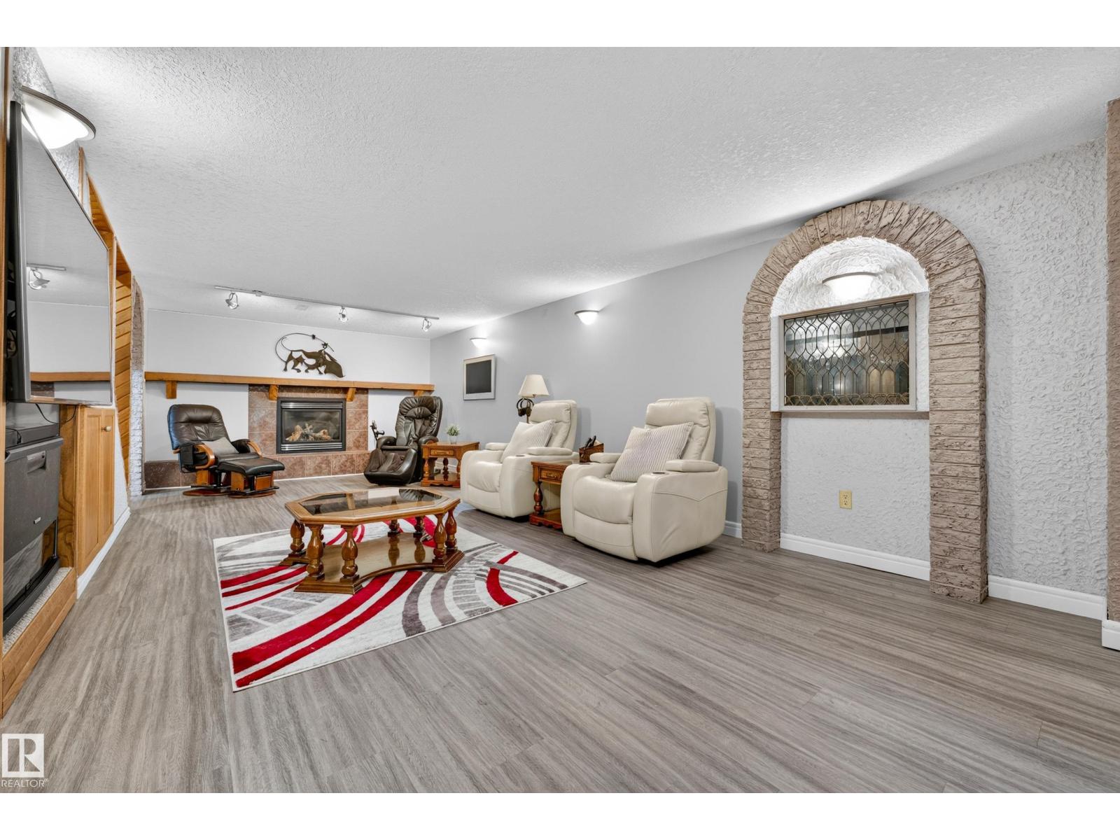 6716 101A AV NW NW - 49