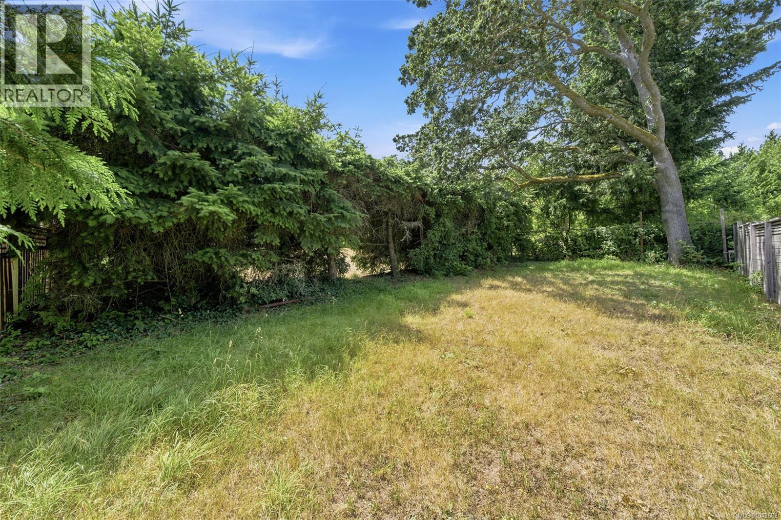 2430 Camelot Rd - 35