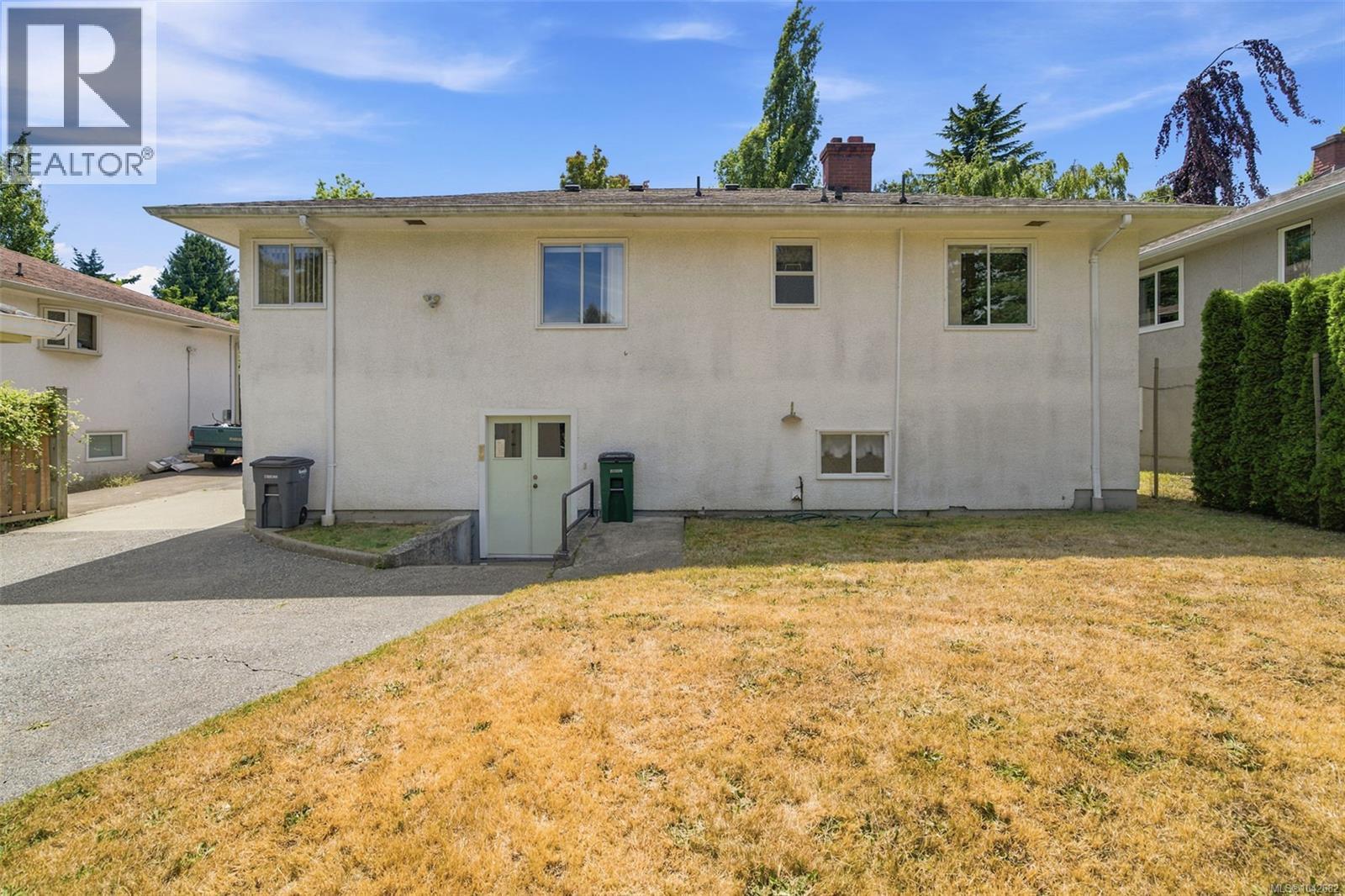 2430 Camelot Rd - 31