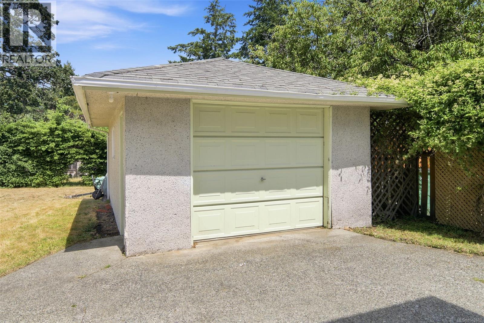 2430 Camelot Rd - 30