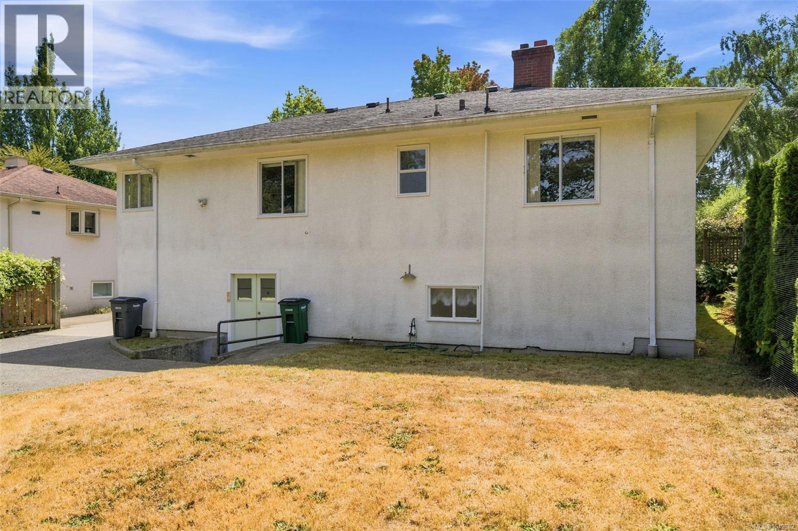 2430 Camelot Rd - 32