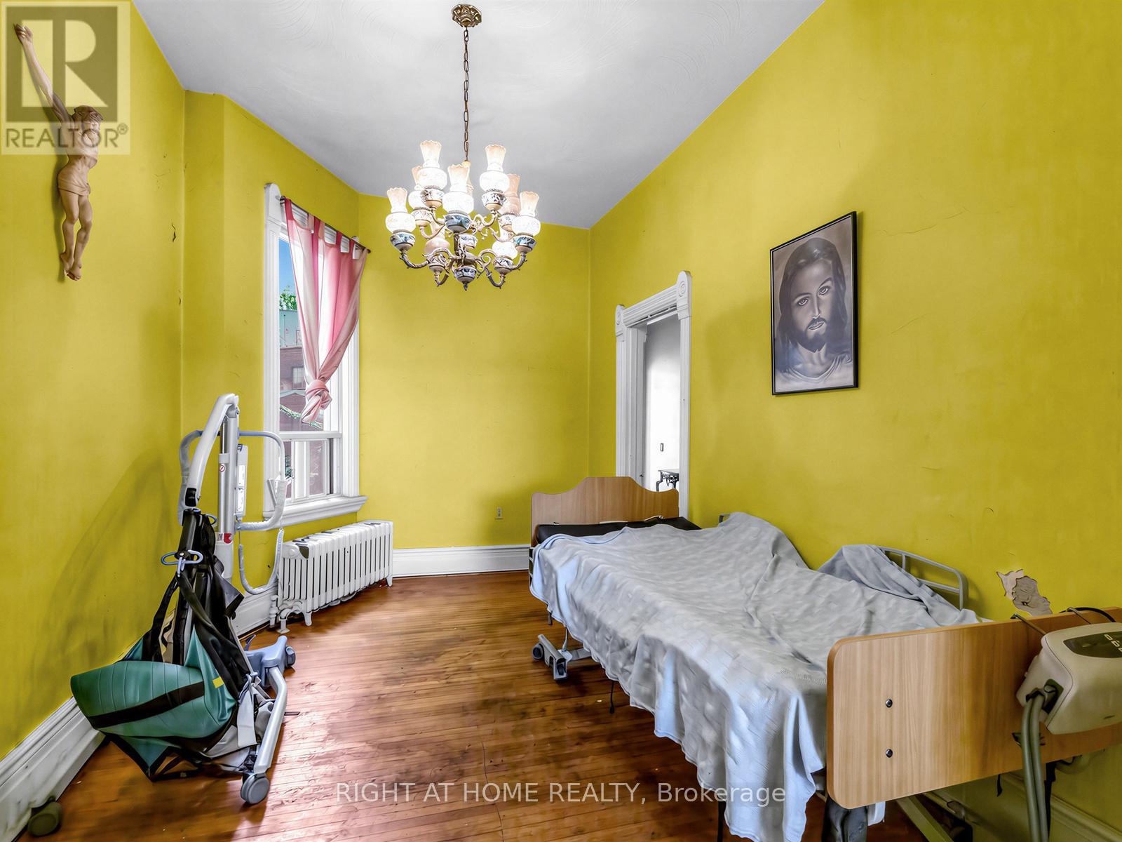 91 BORDEN STREET - 11