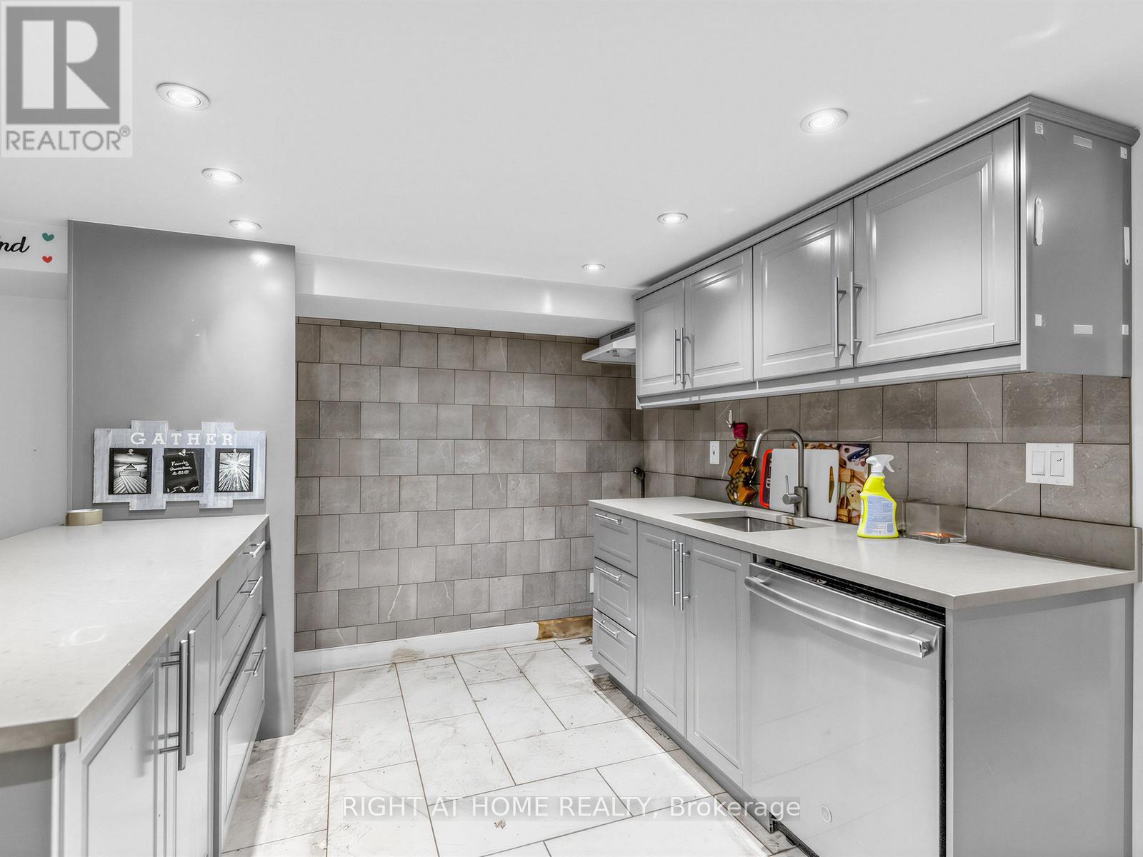 91 BORDEN STREET - 30