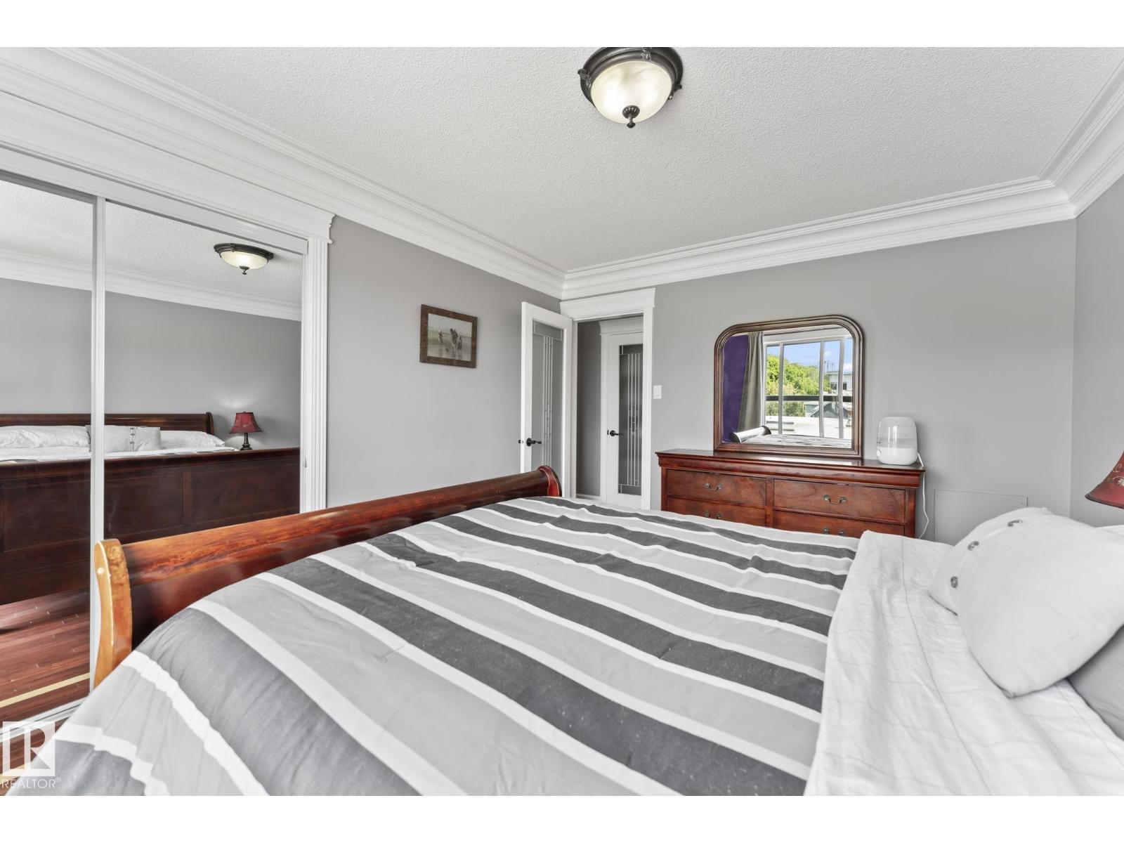 #405 10745 83 AV NW - 21