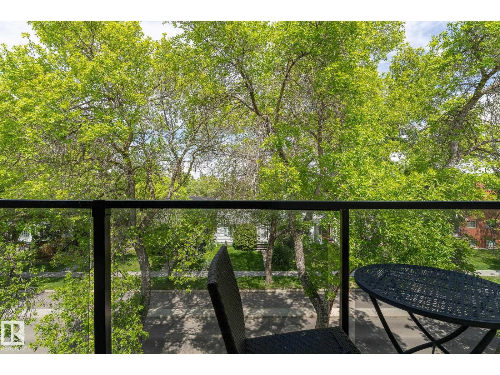 #405 10745 83 AV NW - 30