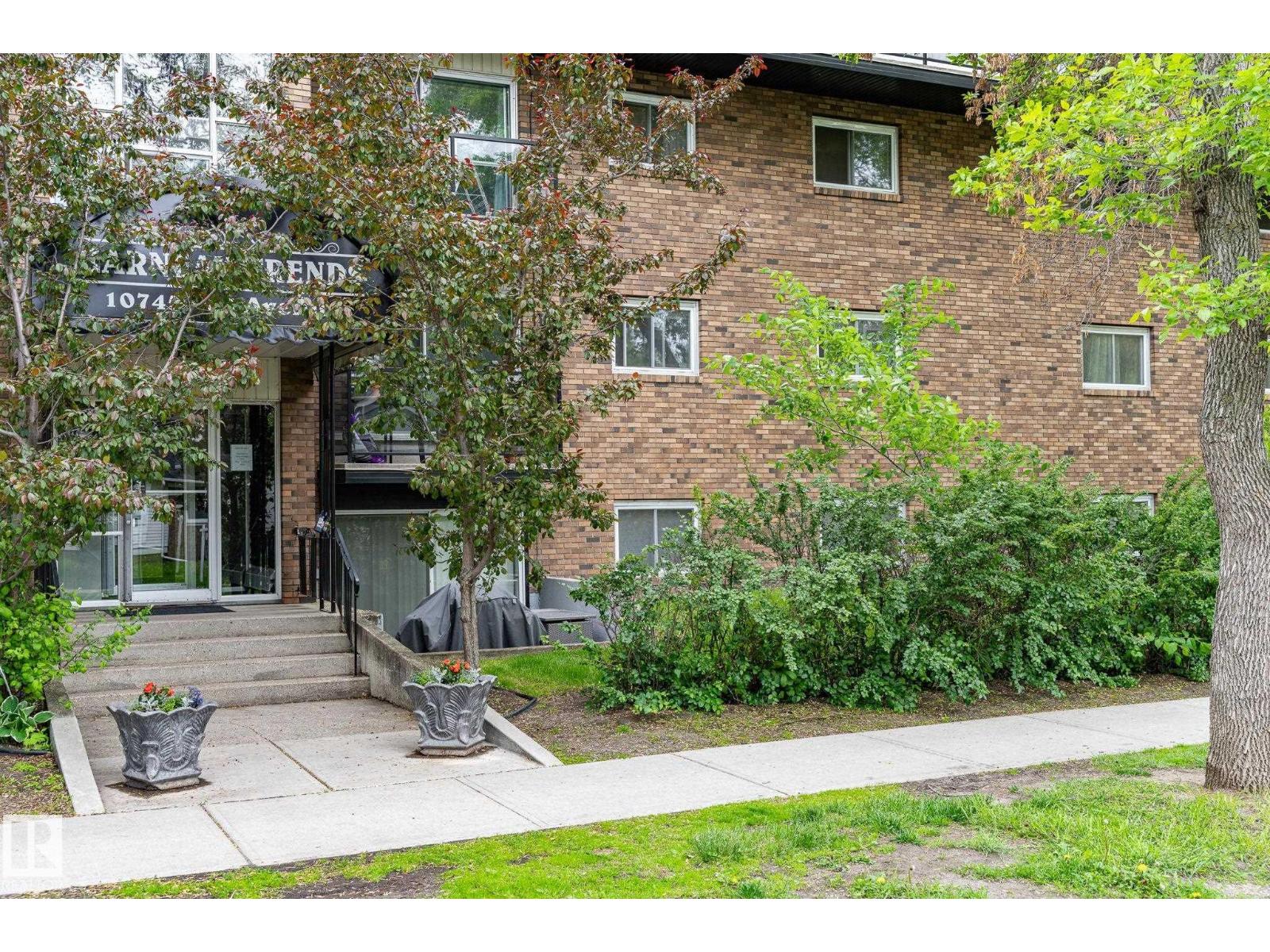 #405 10745 83 AV NW - 32